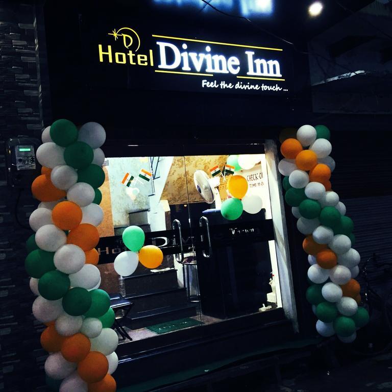 Hotel Divine Inn Варанаси Екстериор снимка